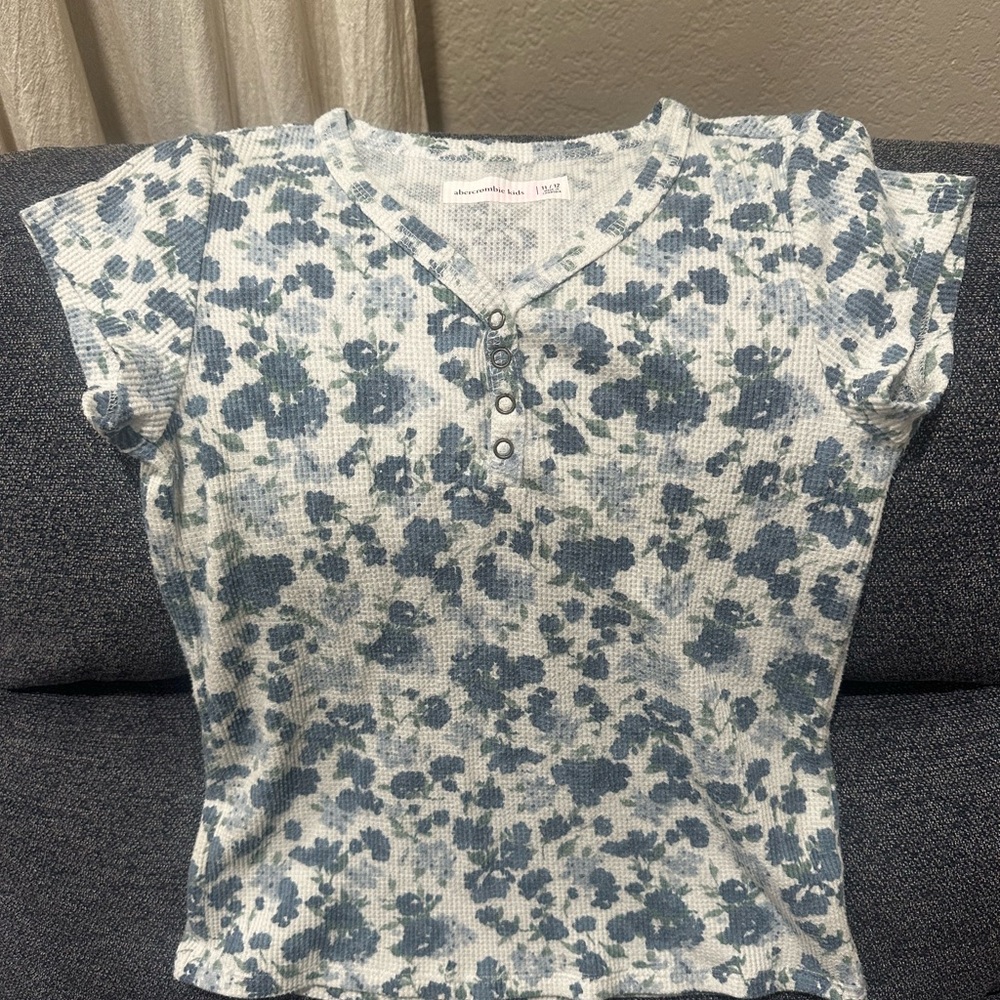 Abercrombie Kids Blue and White Patterned Top
